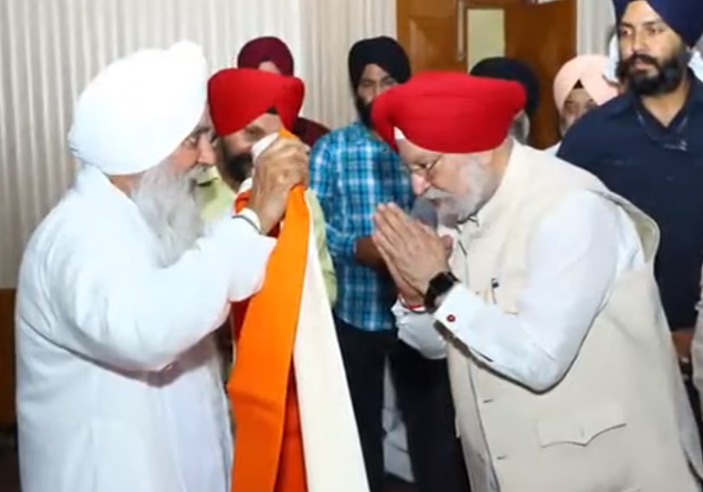 Shri Hardeep Singh Puri Joins Sikh Sangat for Guru Maharaj's Blessings