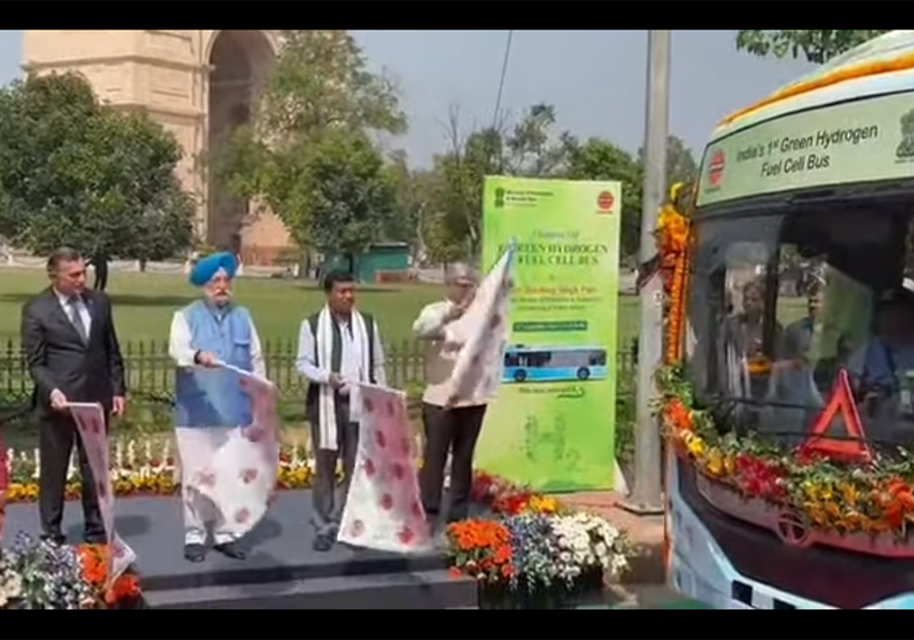 Sh Hardeep Singh Puri ji flag-off India's first Green Hydrogen fuel cell bus
