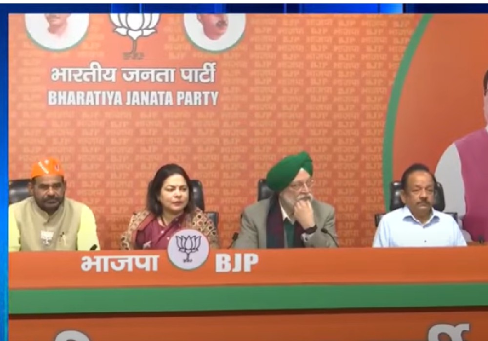 News18 India | Delhi MCD Election 2022: BJP Press Conference में ऑनगोइंग योजनाओं पर बोले Hardeep Singh Puri