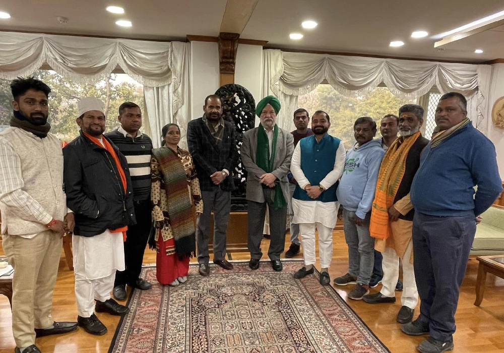 Meeting with a delegation of residents of Navjeevan Nehru Camp led by South Delhi Member of Parliament- Sh Ramesh Bidhuri Ji