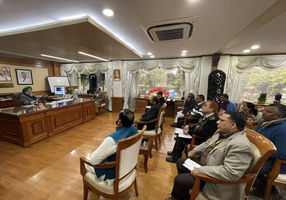 Meeting with a delegation of residents of Navjeevan Nehru Camp led by South Delhi Member of Parliament- Sh Ramesh Bidhuri Ji