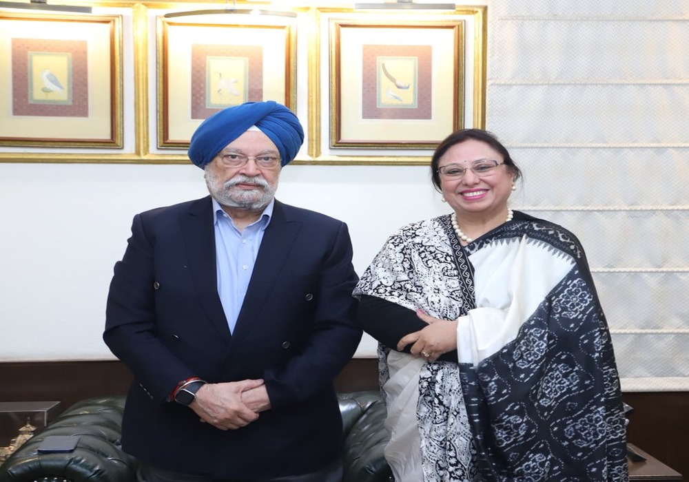Very happy to meet Prof Simrit Kaur Ji, Principal of Shri Ram College of Commerce, one of India's leading colleges which is a part of my Alma Mater University of Delhi