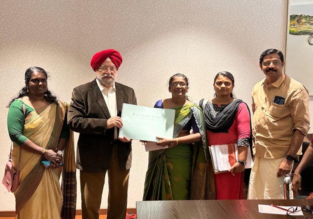 Fortunate to meet municipal representatives from Pandalam, the holy birthplace of Lord Ayyappa.   Smt Suseela Santhosh, Chairperson - Pandalam Municipality; Pandalam Municipal Councillors Smt Reshmi Rajeev & Smt Surya S Nair brought several development pr