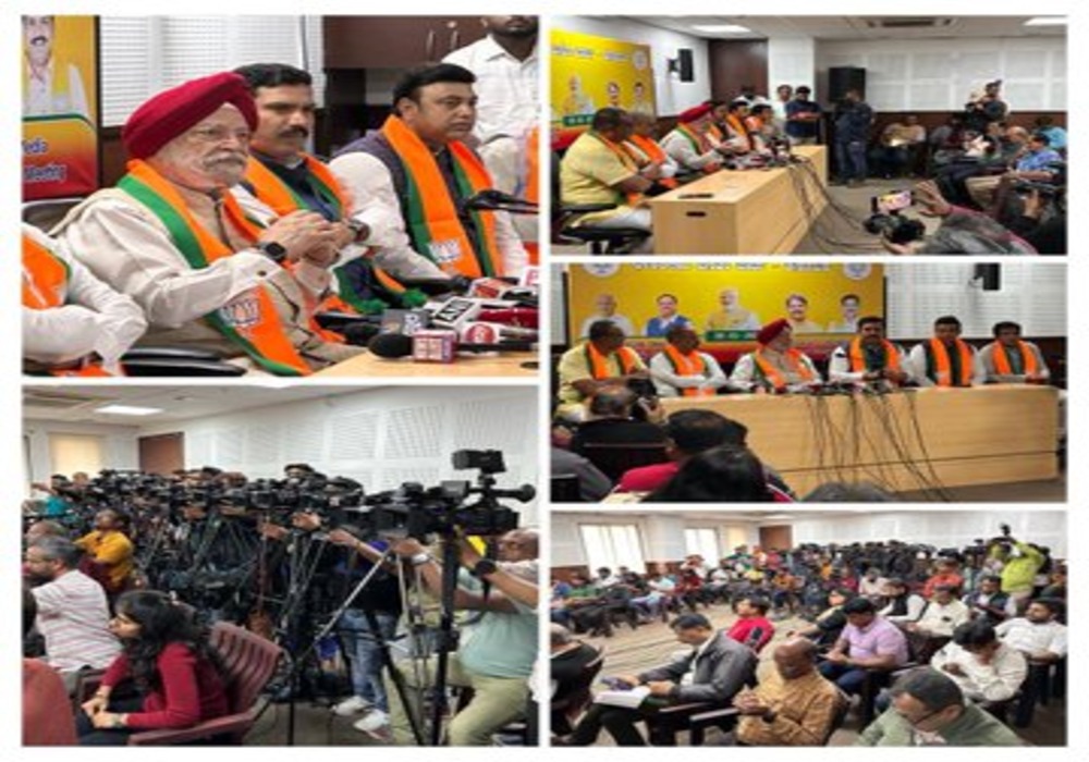 An exchange of views & ideas at an interaction with enthusiastic & hardworking party Karyakartas at Media Workshop for Spokespersons, Panellists & Pramukhs at BJP4Karnataka Office in Bengaluru today. Was warmly received by the state president Sh BY Vijaye