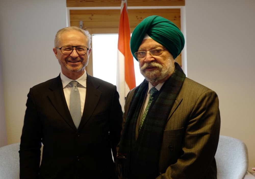 Held an engaging interaction with Mr Alfred Stern, Chairman of the Executive Board & CEO of OMV AG, an Austrian Energy major in #Davos today.  Discussed the opportunities that India has to offer in areas of sustainable biofuels, petrochemicals & Carbon Ca