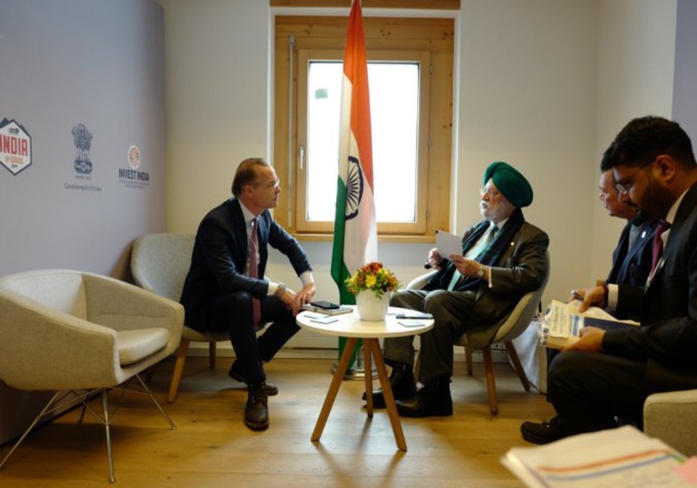 Have been busy days for India in #Davos! In my series of meeting, I was very happy to meet HRH Prince Jaime de Bourbon de Parme, Climate Envoy of the Kingdom of the Netherlands.  I extended an invitation to Netherlands to join the #GlobalBiofuelsAlliance 
