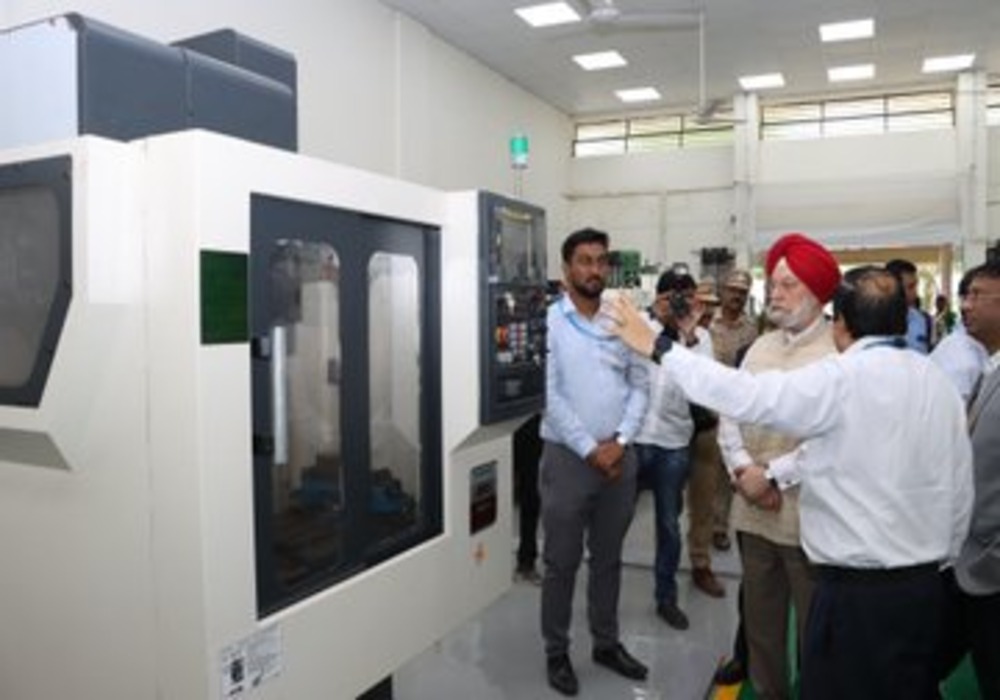 Visited the state-of-the-art Center for Invention, Innovation, Incubation & Training at the Advanced Manufacturing Centre of the Government College of Engineering in Chandrapur.