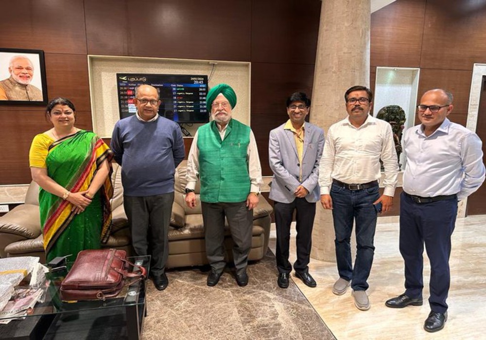 With fellow travellers & RS Parliamentarians Smt Darshana Singh Ji, National VP BJP Mahila Morcha & Sh Amar disha Ji, National Spokesperson BJD along with Sh Narendra Singh Bundela Ji, IG NDRFHQ & Dr Abhay Karandikar Ji, Secretary, IndiaDST at Chennai air