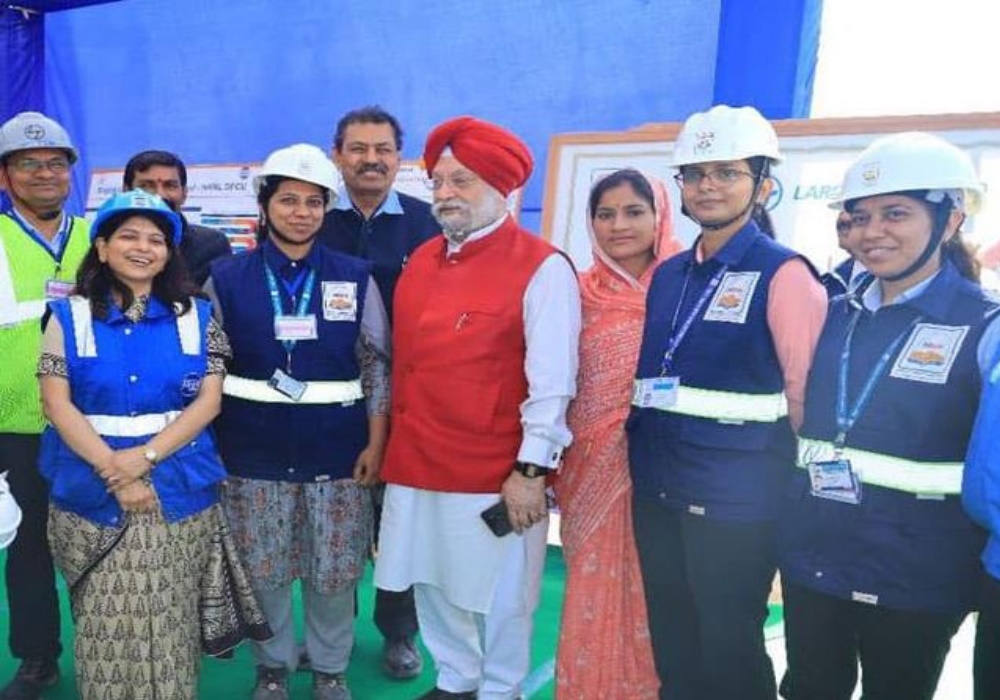 Appreciating women energy soldiers working shoulder to shoulder as equal partners in India’s progress at the state-of-the-art Barmer Refinery