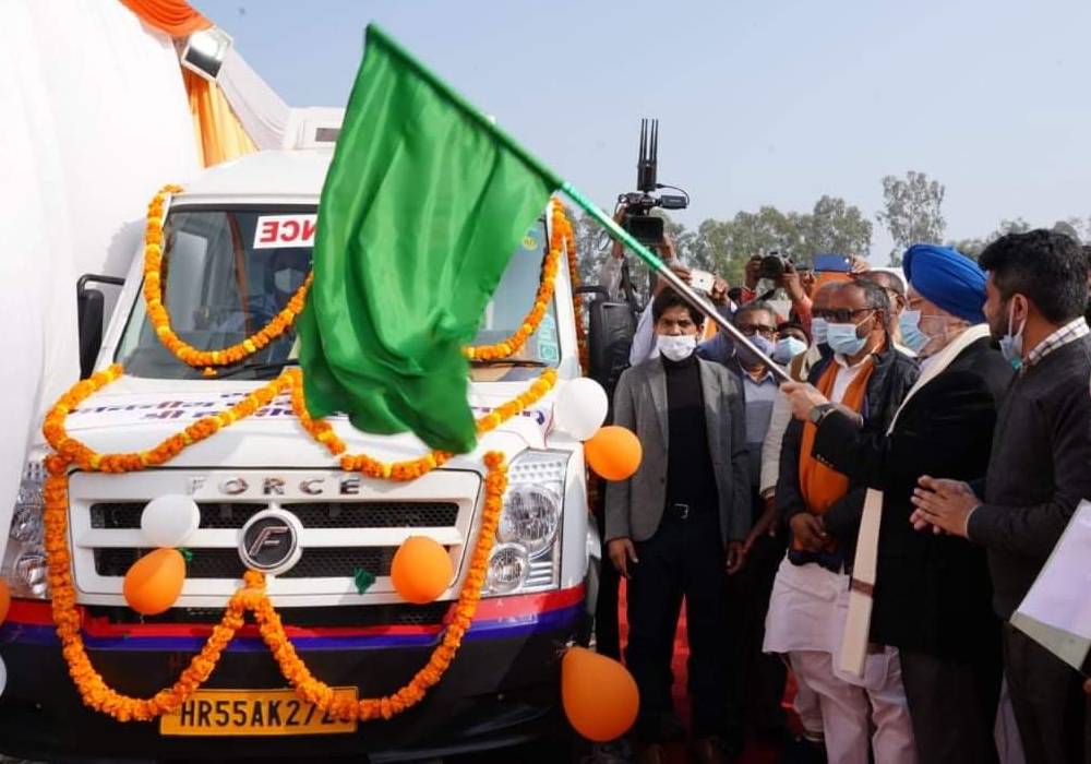 Handed over a state-of-the-art fully equipped ambulance, funded through the CSR initiative of Petronet LNG Limited, to the Chief Medical Officer of Sonbhadra