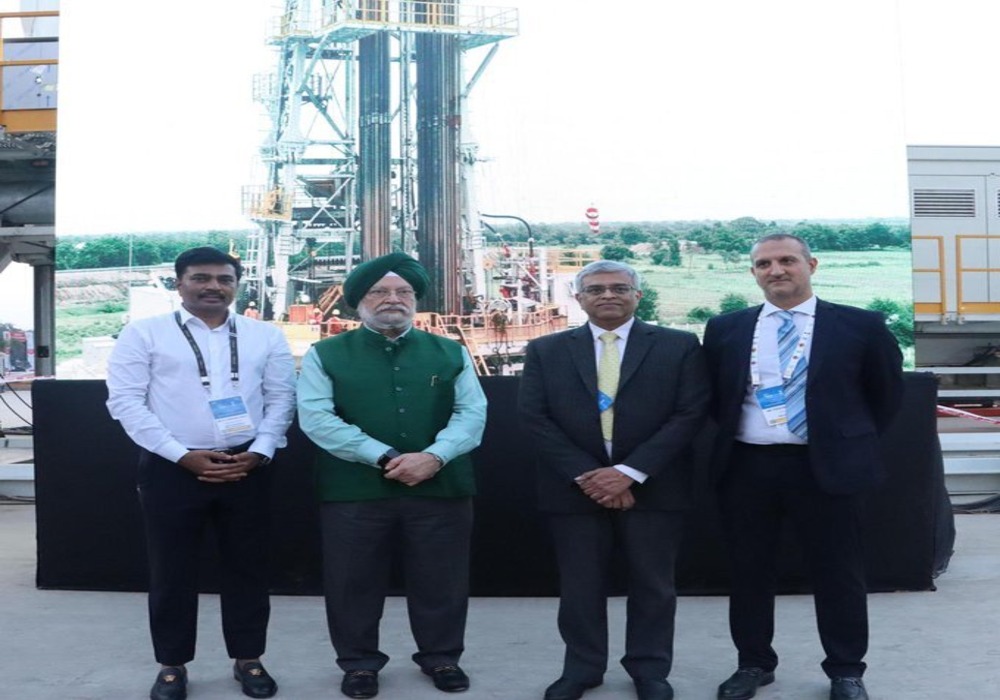 तेल भी इंडिया का,  रिग भी इंडिया की!  Innovations are providing momentum to India’s journey towards energy self-sufficiency under the visionary & inspirational leadership of PM Narendra Modi Ji.  Delighted to see the latest generation automatic rig with h