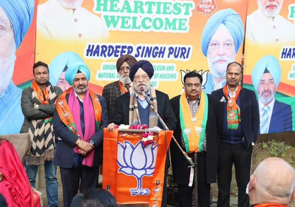 Meeting with citizens, scholars and intellectuals of Ludhiana along with my party colleagues Sh Dushyant Kumar Gautam Ji, Sh Anil Sarin and other distinguished leaders