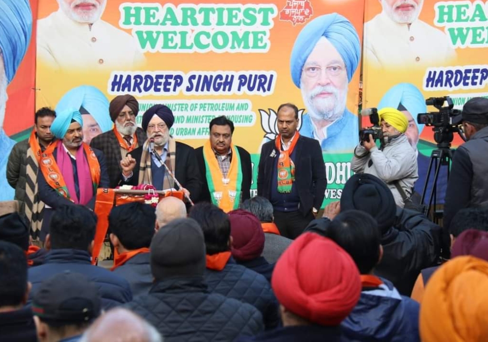 Meeting with citizens, scholars and intellectuals of Ludhiana along with my party colleagues Sh Dushyant Kumar Gautam Ji, Sh Anil Sarin and other distinguished leaders