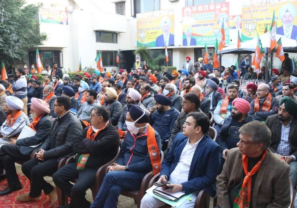 Meeting with citizens, scholars and intellectuals of Ludhiana along with my party colleagues Sh Dushyant Kumar Gautam Ji, Sh Anil Sarin and other distinguished leaders