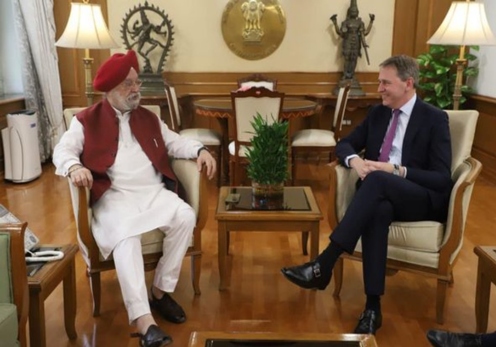 Discussed opportunities associated with India’s transition to Green fuels, gas based economy & development of EV infrastructure with Huibert Vigeveno, Director - Renewables & Downstream, Shell Global