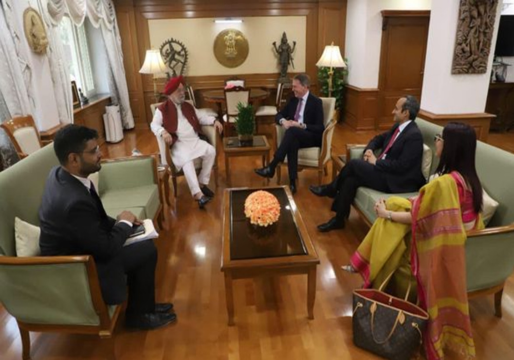 Discussed opportunities associated with India’s transition to Green fuels, gas based economy & development of EV infrastructure with Huibert Vigeveno, Director - Renewables & Downstream, Shell Global