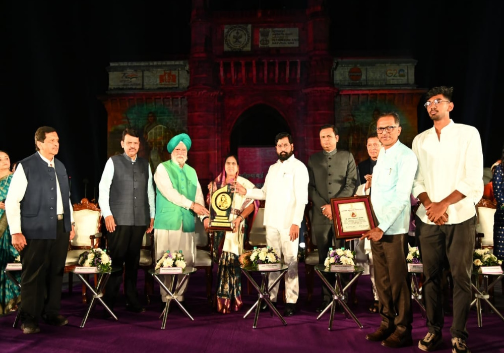 Multimedia Light and Sound Show was organized at Gateway of India in Mumbai on the occasion of International Women's Day