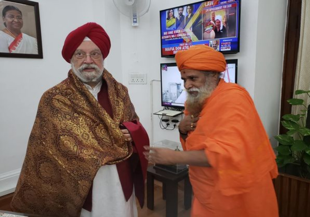 Meeting with Dr Jai Sidheshwar Shivacharya Mahaswami Ji, Solapur Parliamentarian in the Parliament House