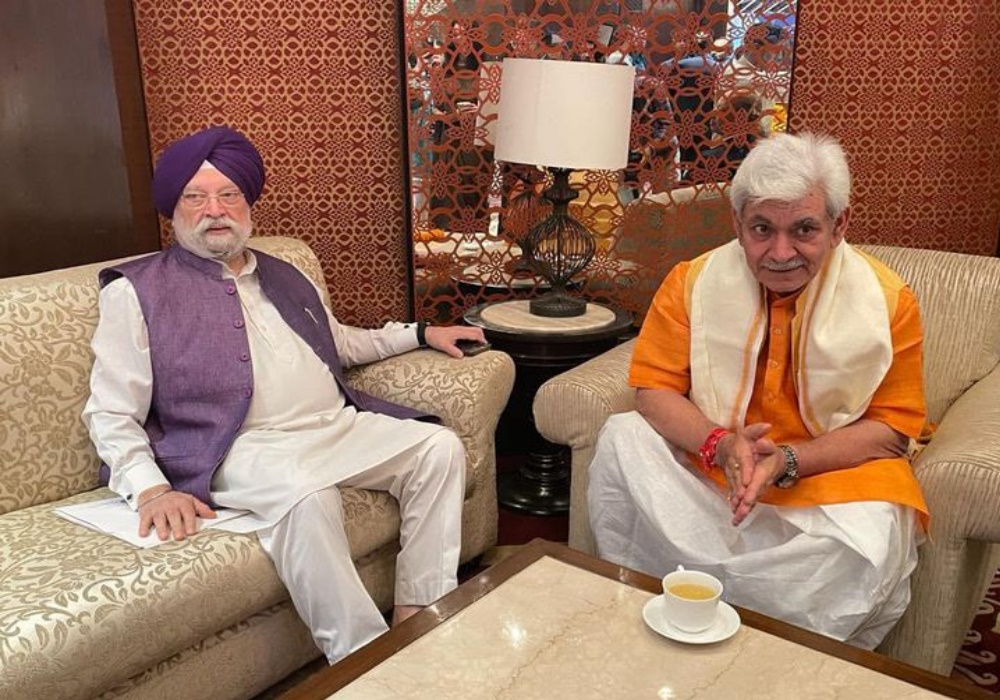 Meeting with Lt Governor of Jammu & Kashmir, Sh Manoj Sinha Ji on the sidelines of News18 Rising India Summit