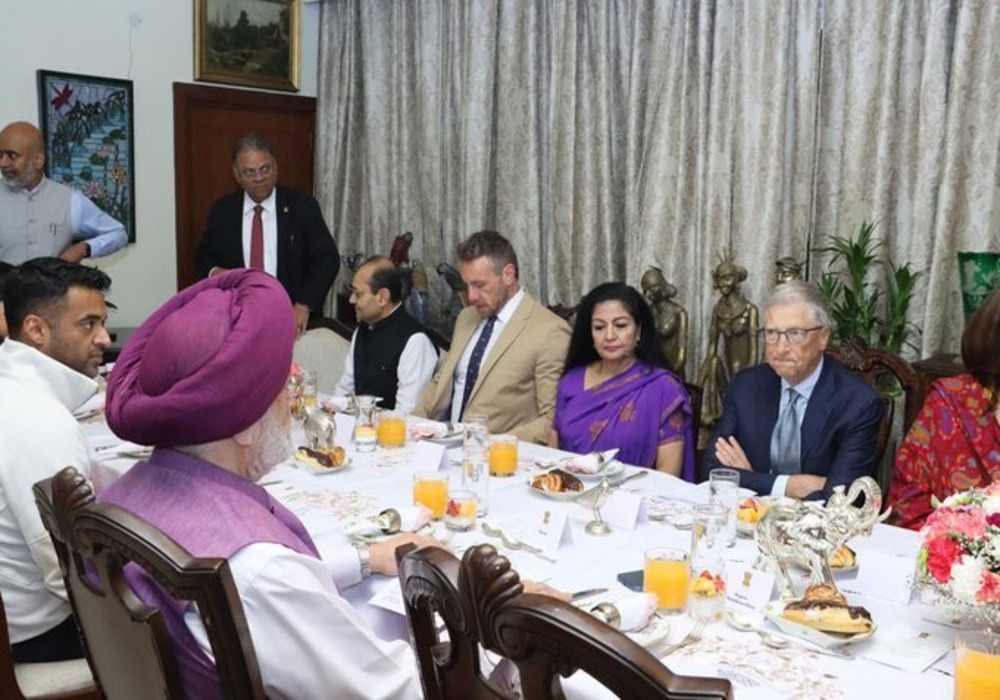 Delighted to host a working breakfast for Bill Gates, co-chair of BMGFIndia along with several eminent members of his team, my colleague Sh Rajeev GoI Ji, captains of Indian industry, entrepreneurs & founders of popular Indian Unicorns & others at my resi