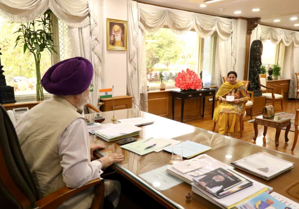 Met wit parliamentarian Sardarni Preneet Kaur Ji