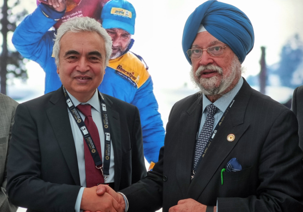 Happy to meet with Mr Fatih Birol, Executive Director of International Energy Agency (IEA) at #ADIPEC2021 in Abu Dhabi.