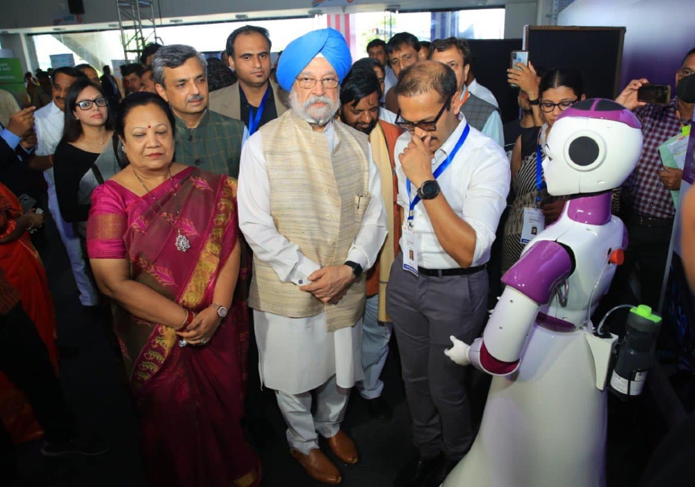 Meeting with Sayabot at the exhibition put up on the sidelines of SCSU2022 in Surat.