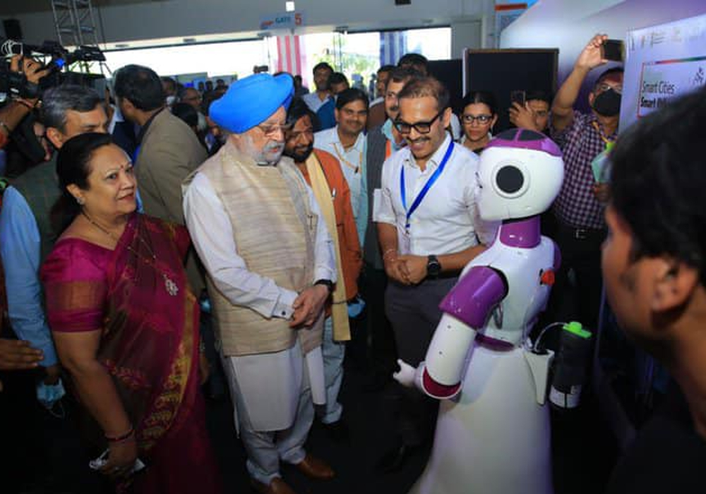 Meeting with Sayabot at the exhibition put up on the sidelines of SCSU2022 in Surat.