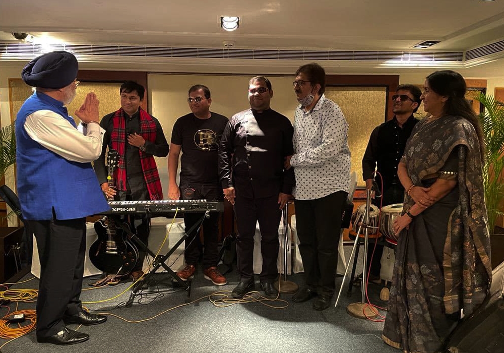 Witnessed the special talent of three immensely talented divyang artistes- Kiran Winkar Ji on flute, Nitesh Sonawane Ji on keyboard & Sachin Patil Ji on Tabla who along with their friend Bhushan played captivating live music at an event in Mumbai. ONGC