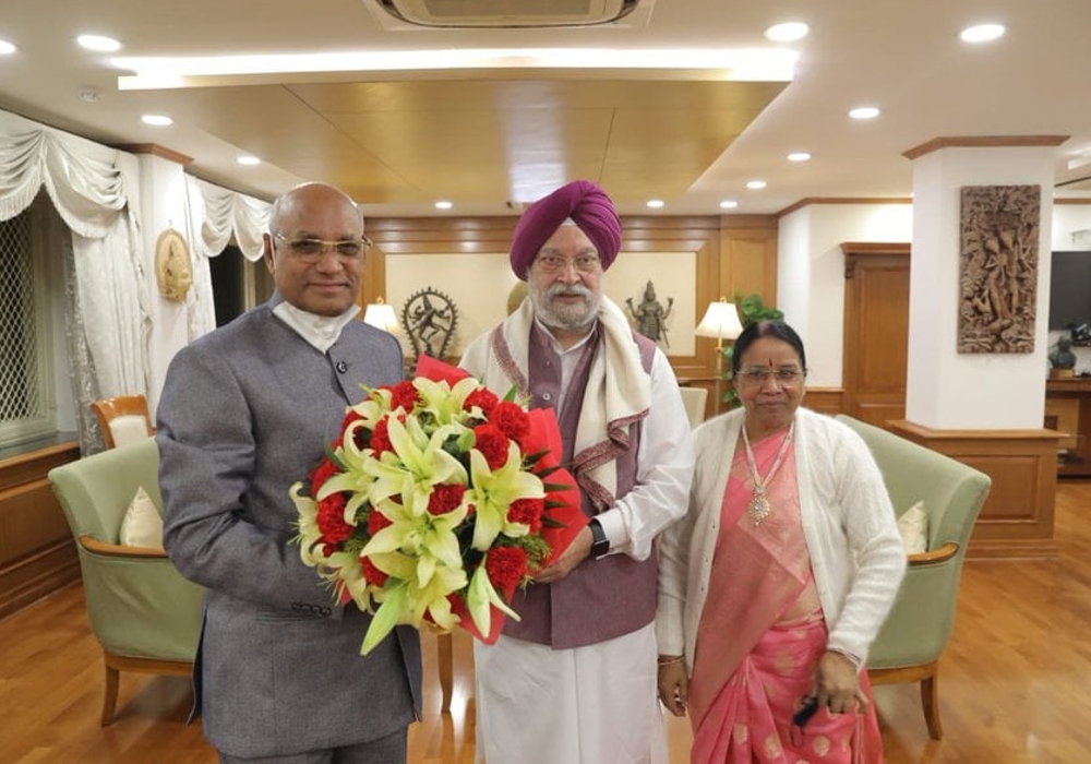 Received Hon’ble Governor of Jharkhand Sh Ramesh Bais Ji and his wife Smt Rambai Bais Ji
