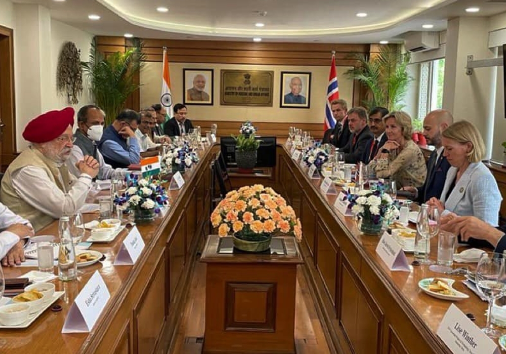 Had a productive meeting with Foreign Minister of Norway HE Anniken Huitfeldt & a business delegation consisting of representatives of leading Energy companies.