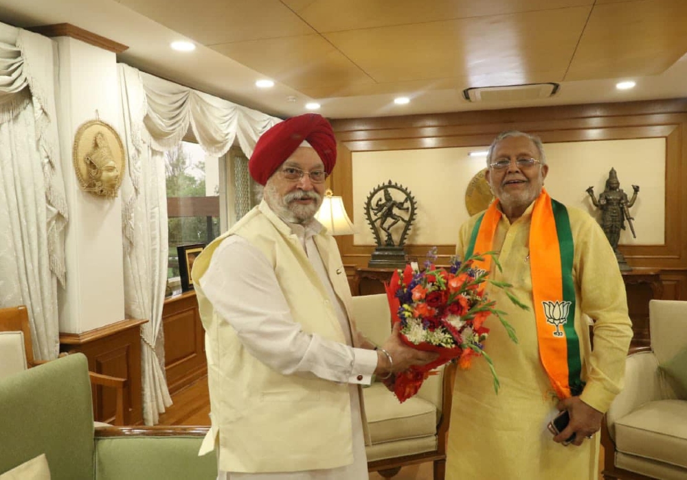 Congratulated my friend, UP Minister for Finance & Parliamentary Affairs & senior BJP Uttar Pradesh leader Sh Suresh Kumar Khanna Ji on his thumping victory from Shahjahanpur in the recent polls.