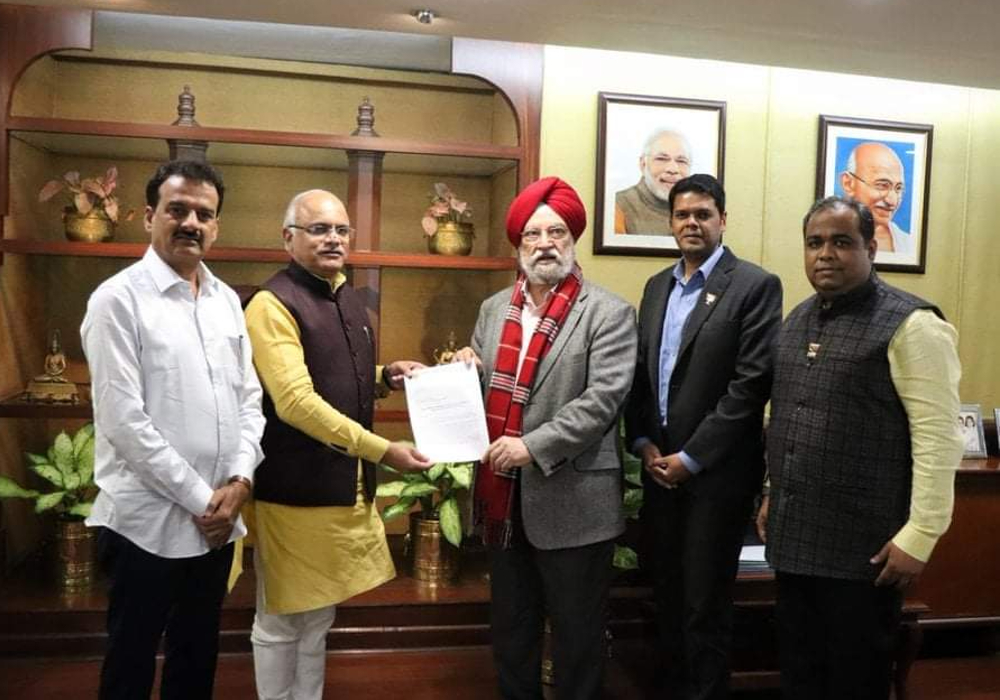 With fellow parliamentarian Sh Dr. Vinay Sahasrabuddhe Ji along with Sh Niranjan Davkhare Ji, MLA and President BJP Thane City, Sh Manohar Dumbre Ji, Group Leader, Thane MC and Sh Sujay Patki Ji