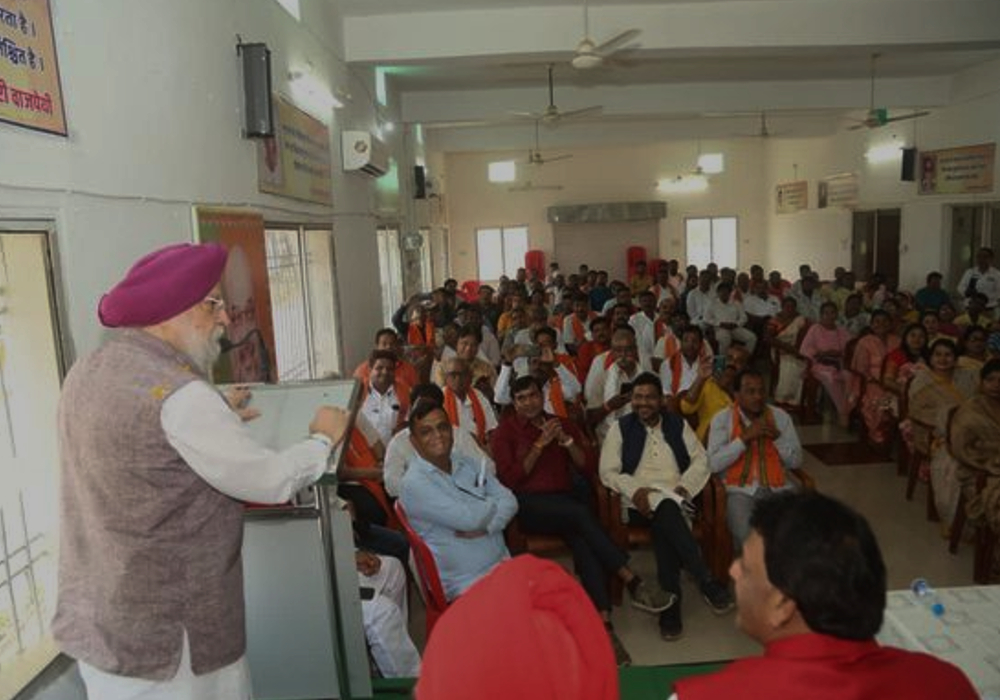 Interaction with members of the  party officials & Karyakartas of BJP Chattishgarh in Mahasamund.