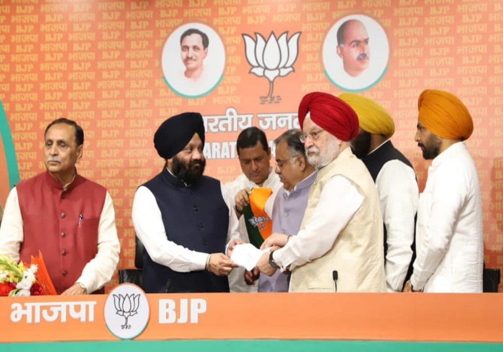 Welcomed popular Punjab leaders Sardar Inder Iqbal Singh Atwal Ji, Sardar Jasjeet Singh Atwal Ji & several prominent functionaries & leaders of Shiromani Akali Dal into the BJP Parivar