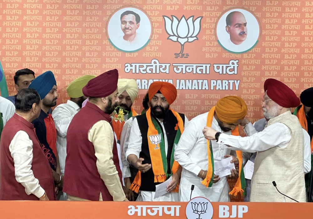 Welcomed popular Punjab leaders Sardar Inder Iqbal Singh Atwal Ji, Sardar Jasjeet Singh Atwal Ji & several prominent functionaries & leaders of Shiromani Akali Dal into the BJP Parivar