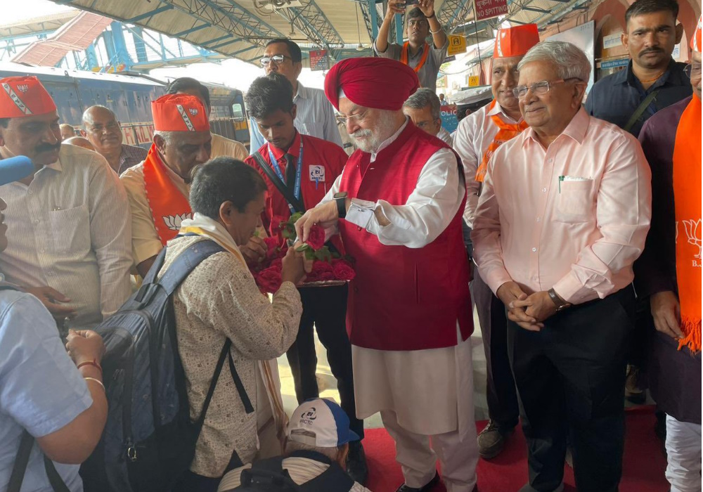 Delighted to welcome a batch of about 300 Saurashtrian-Tamil sisters & brothers at Yerawal station