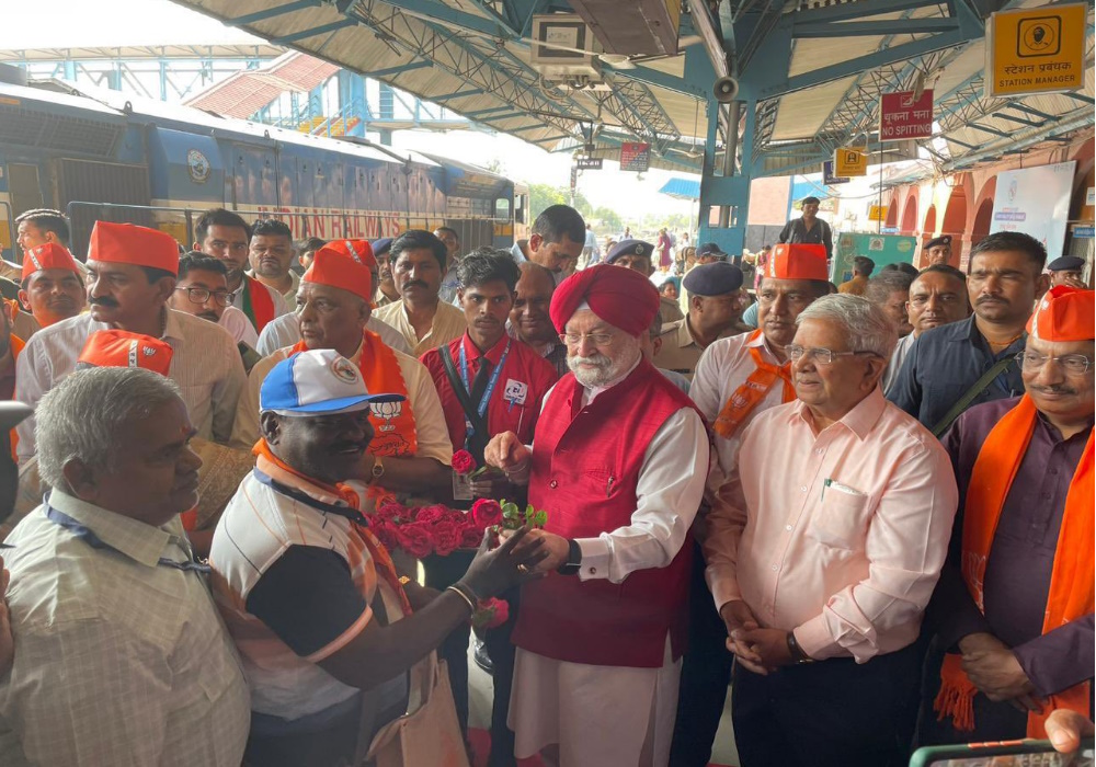 Delighted to welcome a batch of about 300 Saurashtrian-Tamil sisters & brothers at Yerawal station