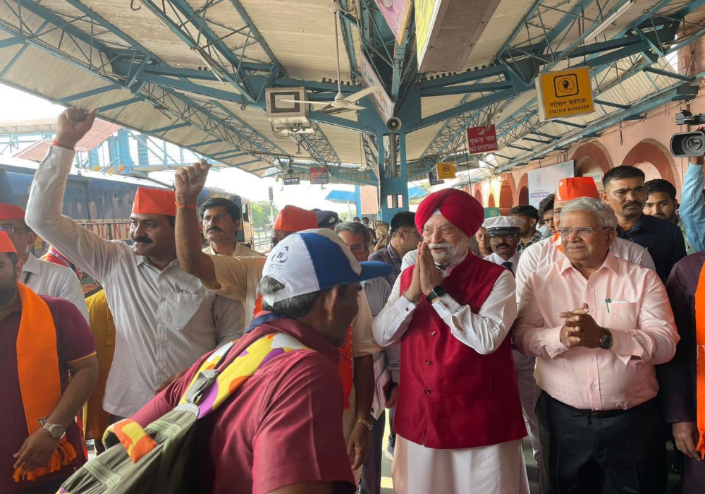 Delighted to welcome a batch of about 300 Saurashtrian-Tamil sisters & brothers at Yerawal station