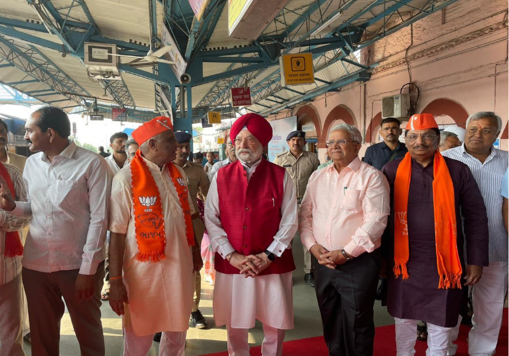 Delighted to welcome a batch of about 300 Saurashtrian-Tamil sisters & brothers at Yerawal station