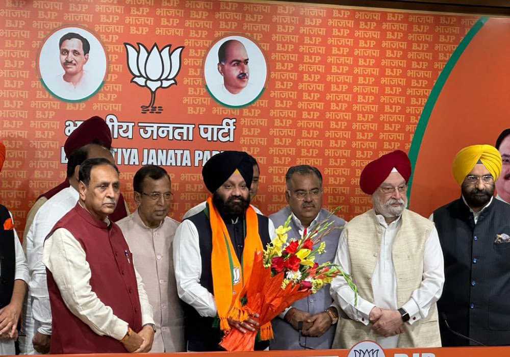Welcomed popular Punjab leaders Sardar Inder Iqbal Singh Atwal Ji, Sardar Jasjeet Singh Atwal Ji & several prominent functionaries & leaders of Shiromani Akali Dal into the BJP Parivar