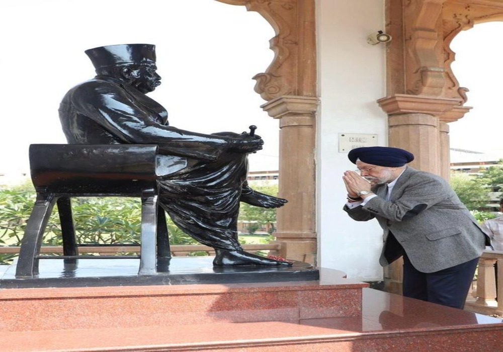 राष्ट्रीय स्वयंसेवक संघ के संस्थापक, आद्य सरसंघचालक, परम पूज्य डॉ. केशव बलिराम हेडगेवार जी की जयंती पर उन्हें कोटिशः नमन।  राष्ट्र सर्वोपरि की भावना व उनका आदर्शमय जीवन सदैव हम सभी को प्रेरणा प्रदान करता रहेगा। RSSorg के रूप में उनके द्वारा रोपित बीज आज व