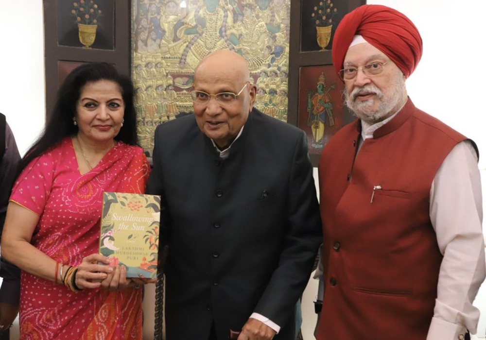 A distinguished friend from London comes calling!  Lakshmi & I were delighted to meet our old friend & a very accomplished public figure, Lord Swaraj Paul Ji.