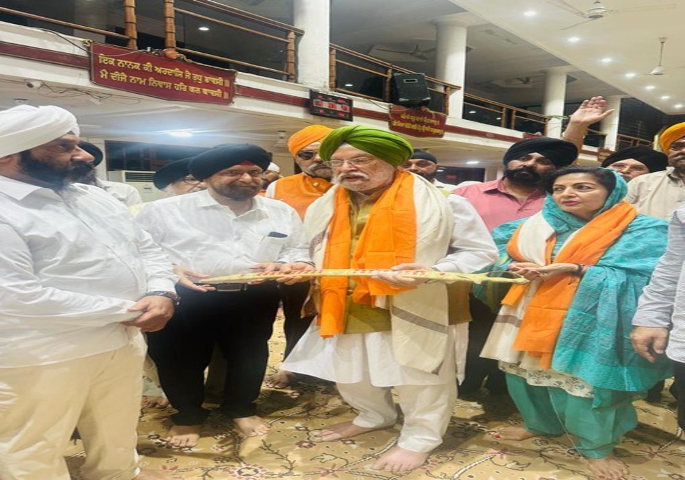 Deeply fortunate to pay obeisance to Guru Maharaj Ji & interact with members of Sikh Sangat at Gurdwara Singh Sabha in Afzalgunj, Hyderabad today.