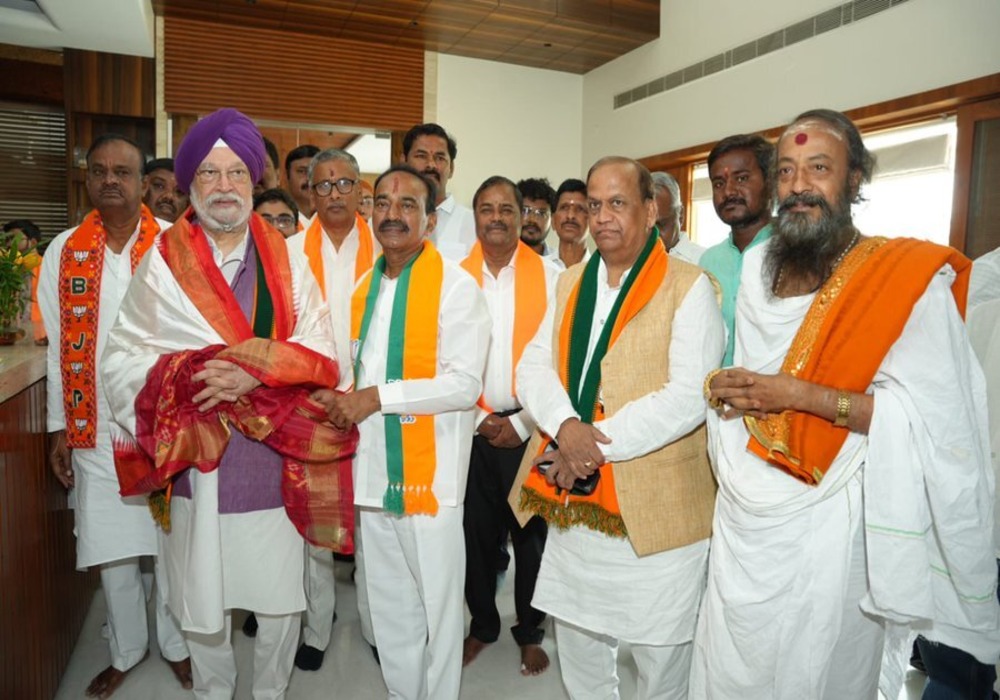 Deeply grateful for the warm welcome at the residence of Sh Eatala Rajender Ji, the BJP Candidate from Malkajgiri Lok Sabha constituency in Telangana today.  The groundswell of support & enthusiasm at the public event before he filed his nomination clearl