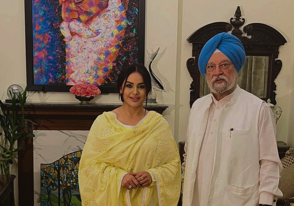 With Canadian leader Dr Ruby Dhalla at their residence. Discussed  the matters pertaining to the Sikh Sangat in Canada, energy & strengthening Indo-Canadian relations.