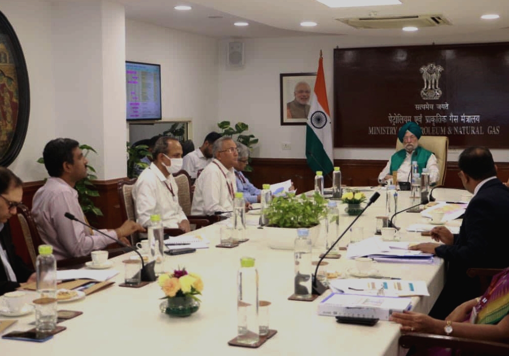 Reviewed the performance & future plans of ONGC Limited, India’s largest crude oil & natural gas company, contributing around 71% to India’s domestic oil production in a meeting with senior management of the company.