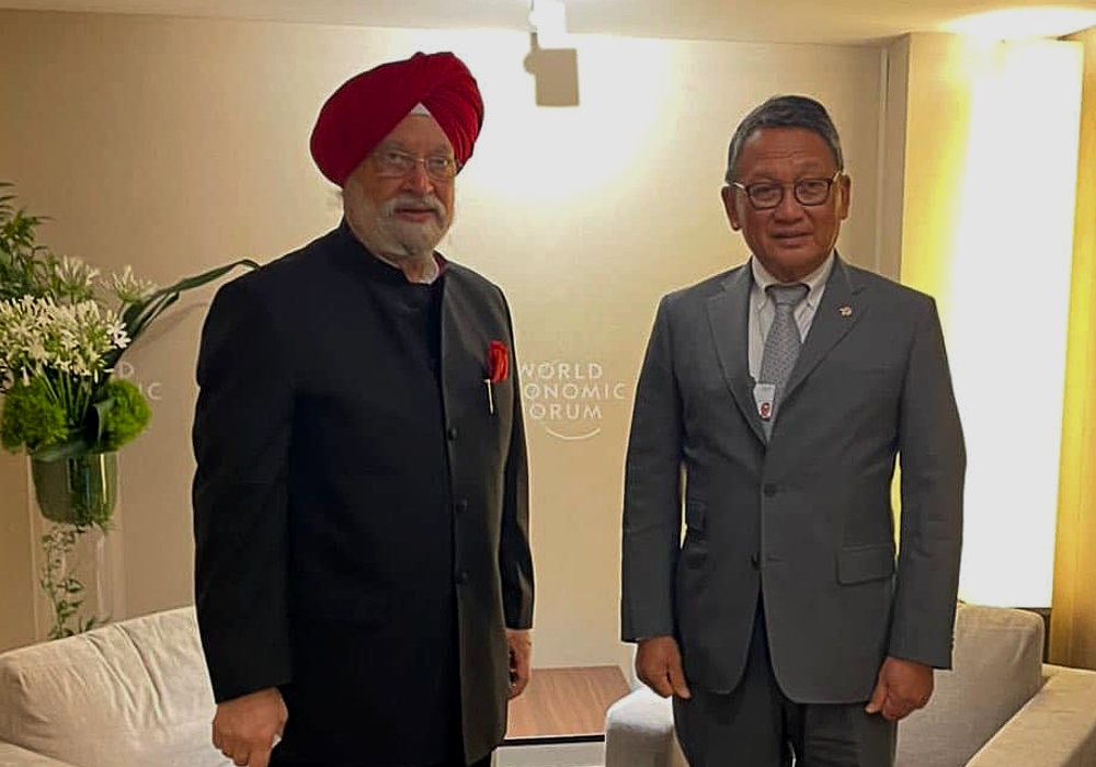 Discussed issues pertaining to the energy markets & ways to enhance our bilateral cooperation in a productive meeting with Indonesian Minister of Energy & Mineral Resources Mr Arifin Tasrif.