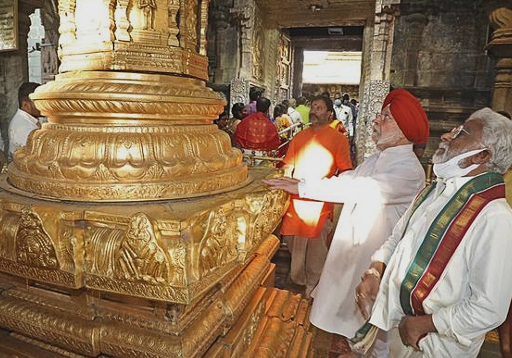 Shri Hardeep Singh Puri, Ministry of Petroleum and Natural Gas, Government of India, who visited Tirumala, was presented with a picture of Swami Tirtha Prasad and Srivari.
