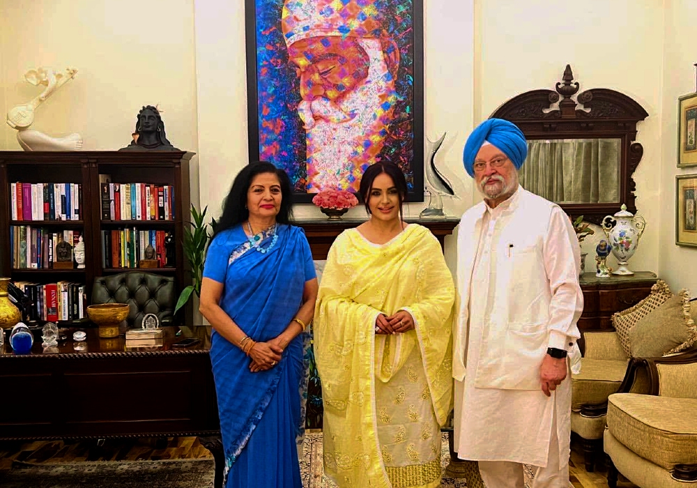 With  Canadian leader Dr Ruby Dhalla at their residence. Discussed the  matters pertaining to the Sikh Sangat in Canada, energy & strengthening Indo-Canadian relations.